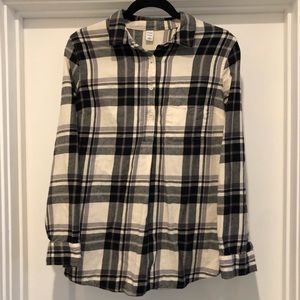 Black and white flannel maternity top